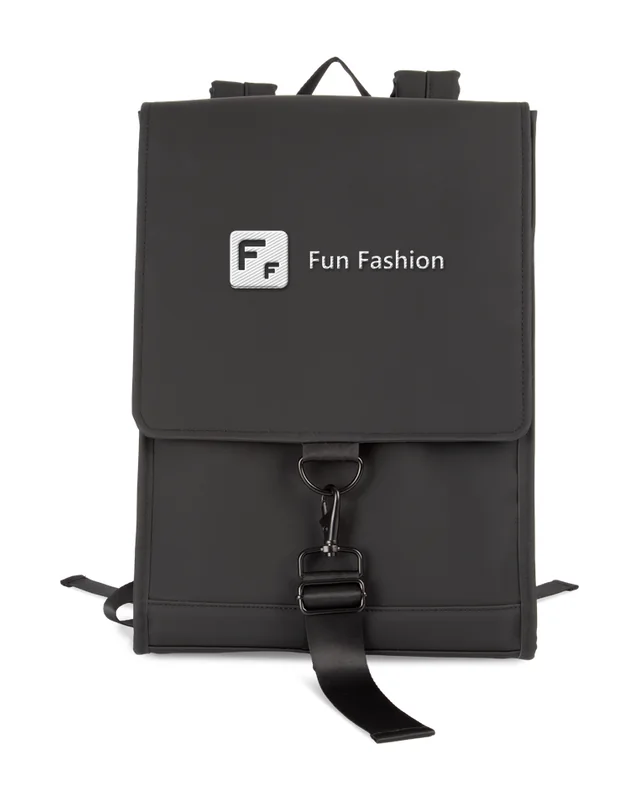 Mochila con el logo de Fun Fashion. Bordado en la tapa (simulación)